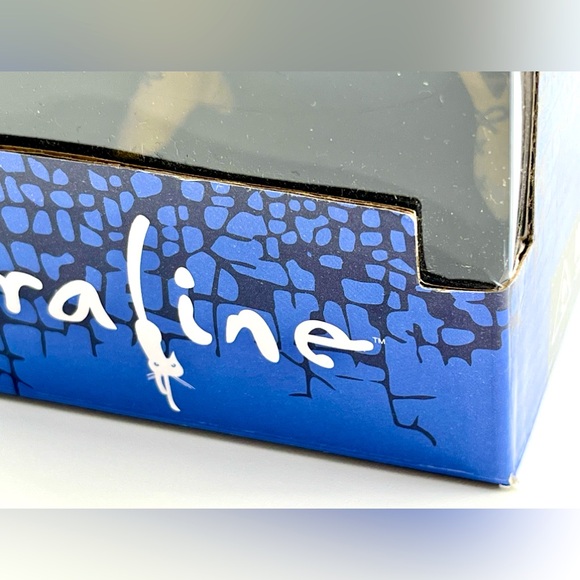 NECA Laika Coraline Collector’s Prop Replica Doll - Picture 3 of 10